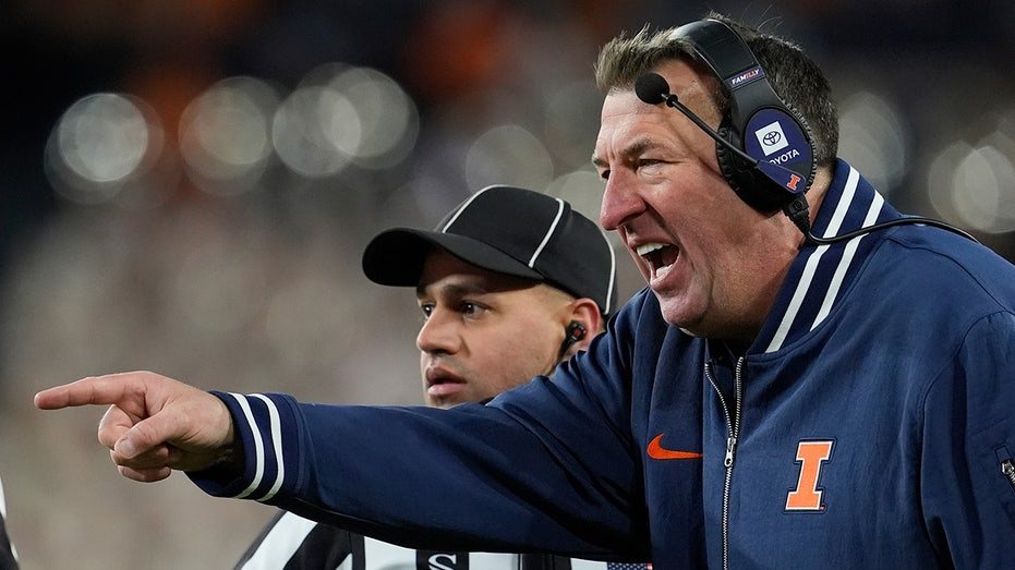 Illinois Coach Bret Bielema Blasts SEC, Says Conference Wants to 'Live in 2005 Forever'