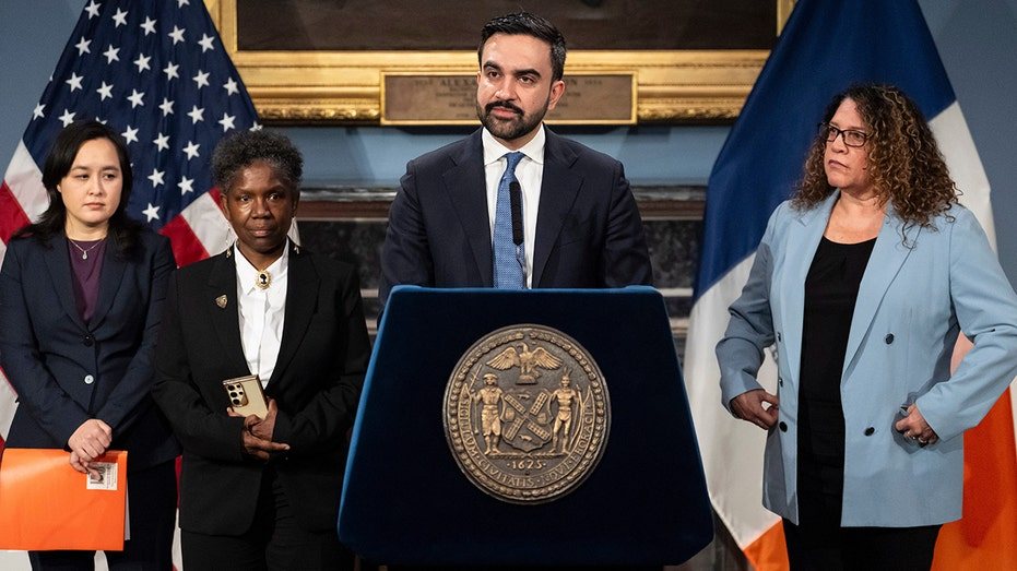 New York Mayor Mamdani Faces Scrutiny Over Evasive Responses on Key Political Issues