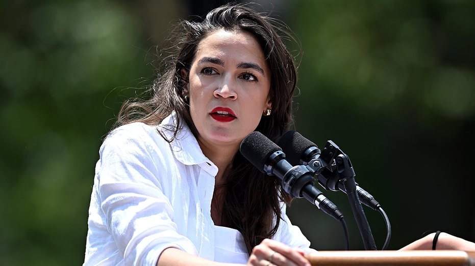 Democratic Socialists of America Fractures Over 2028 Presidential Endorsement as AOC Speculation Intensifies