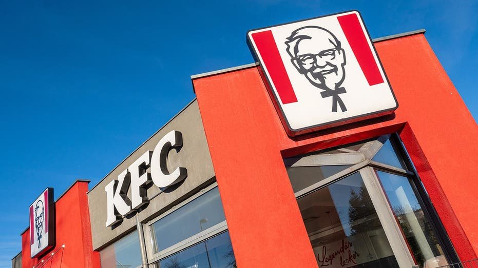 KFC’s 1991 Rebrand: Why Kentucky Fried Chicken Shortened Its Name and the Myths That Followed