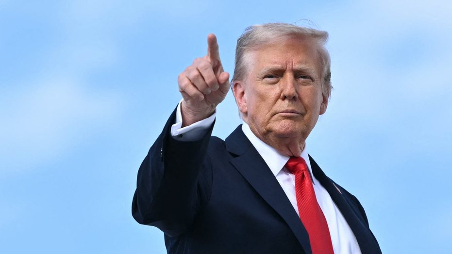 Trump’s Endorsement Power Tested in Arizona Primaries as House Majority Hangs in Balance