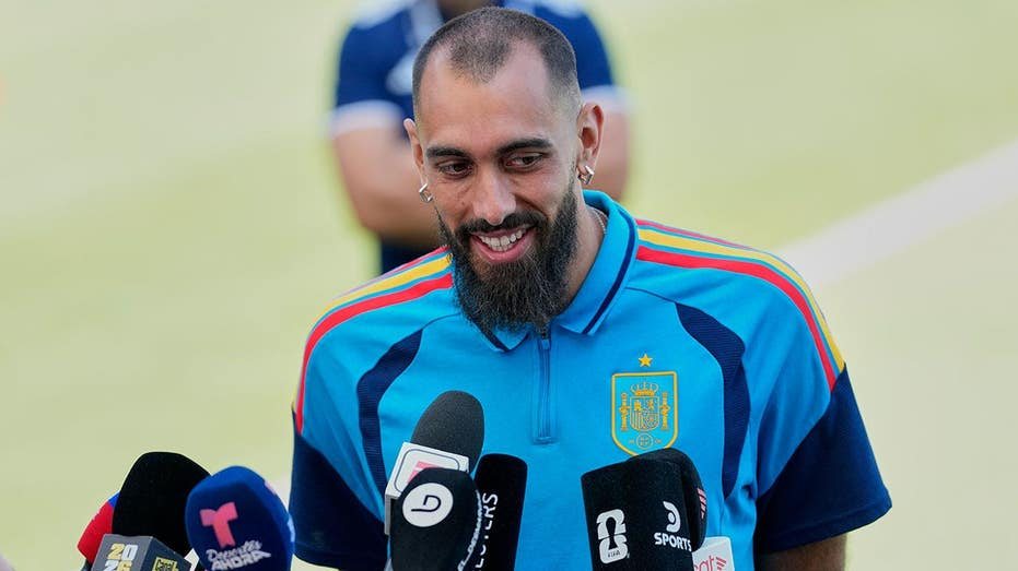 Spanish Goalkeeper Borja Iglesias Expresses Reluctance to Shake Trump’s Hand at World Cup Final