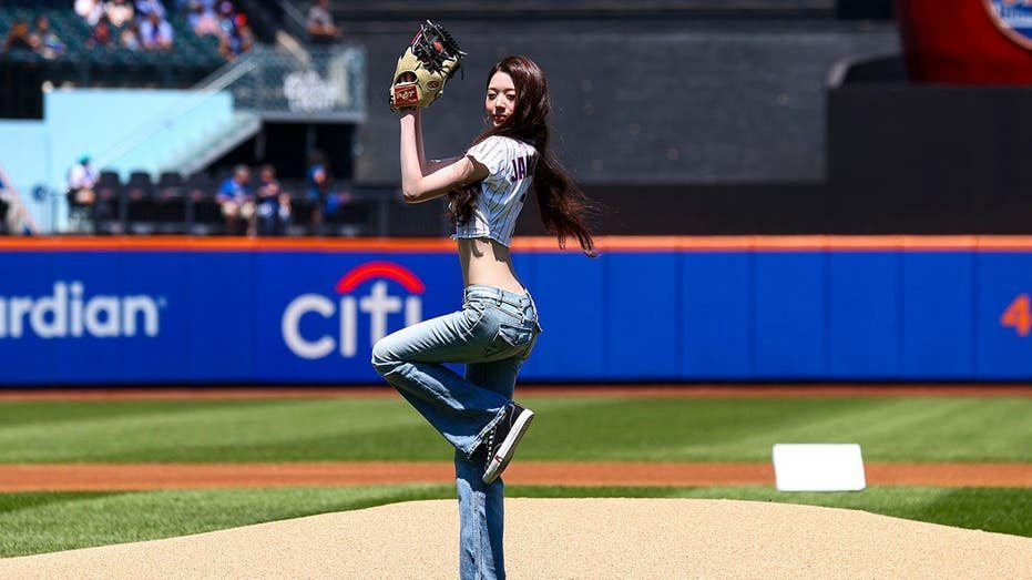 Mets Host Korean Pop Star With Elaborate Windup for First Pitch